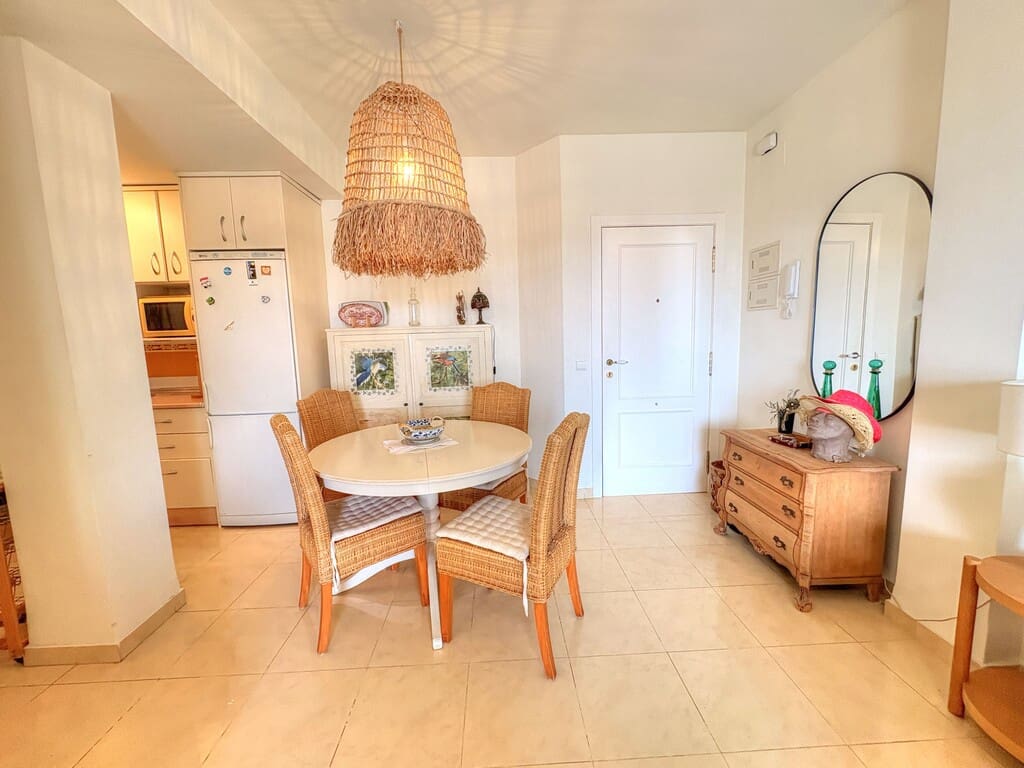 2 sovrum Lägenhet att hyra i Benajarafe med pool garage - 1 200 € (Ref: 10118831)