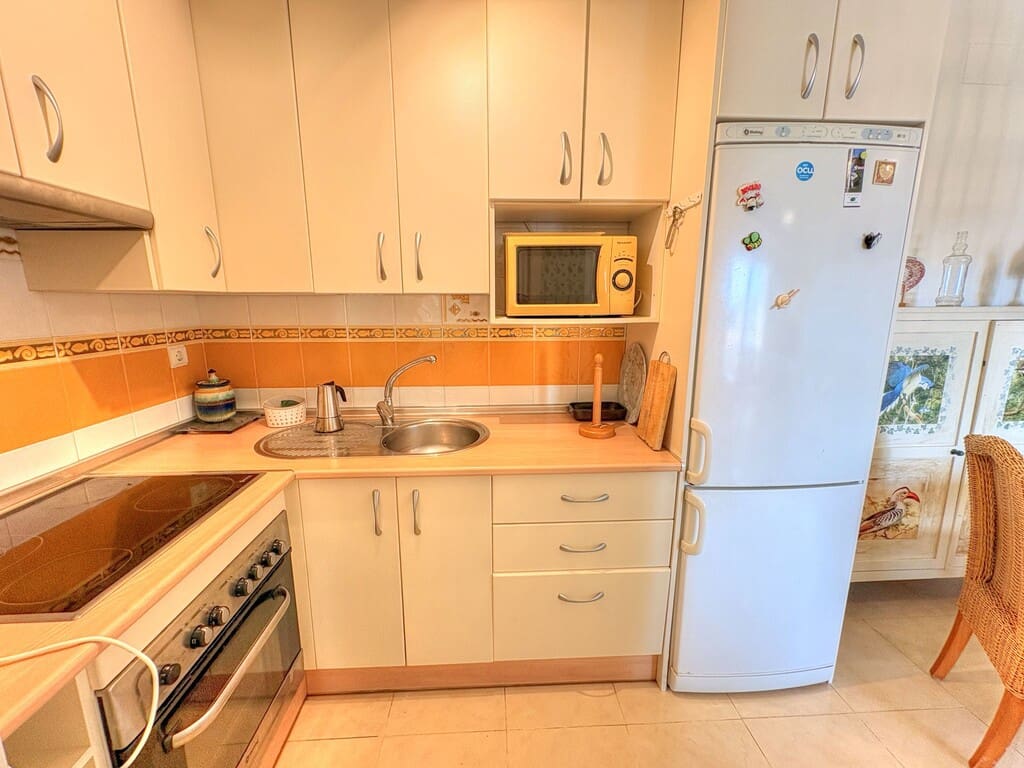 2 sovrum Lägenhet att hyra i Benajarafe med pool garage - 1 200 € (Ref: 10118831)