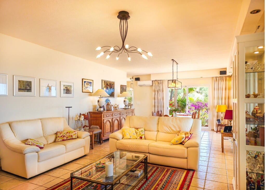 4 quarto Moradia para venda em Arenas com piscina garagem - 895 000 € (Ref: 10118832)