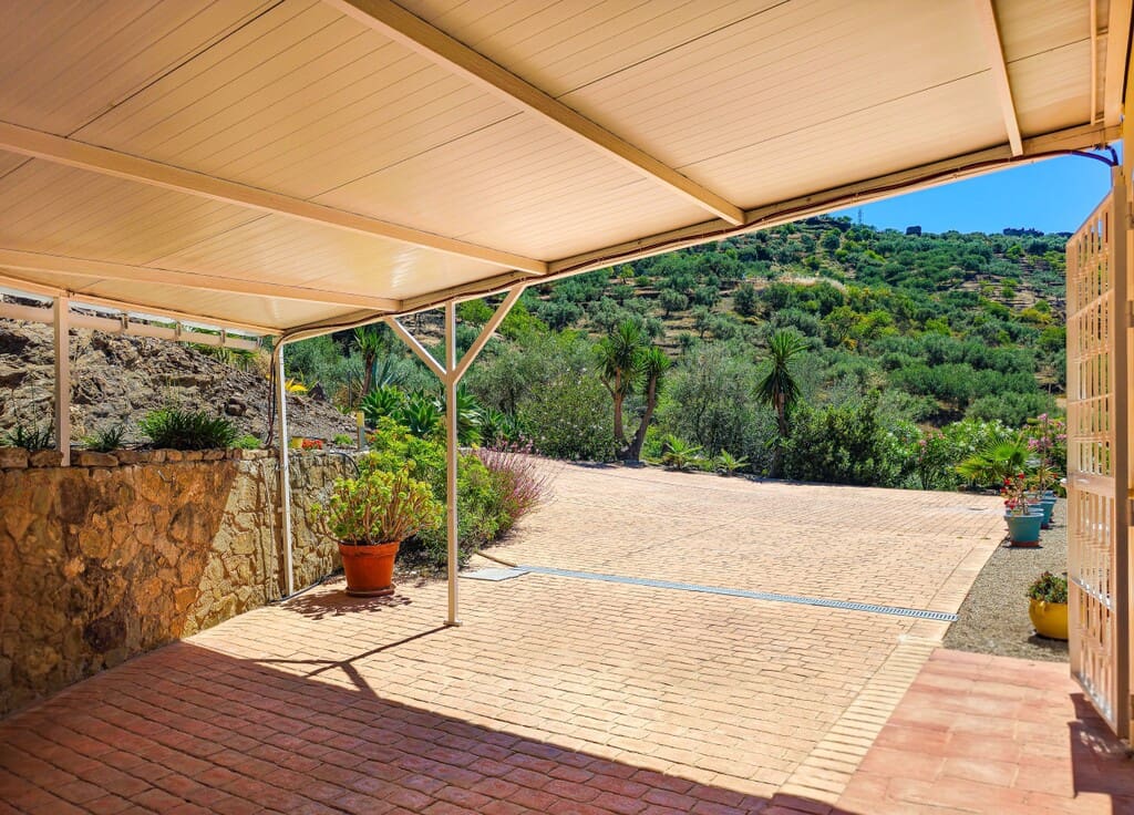 4 quarto Moradia para venda em Arenas com piscina garagem - 895 000 € (Ref: 10118832)