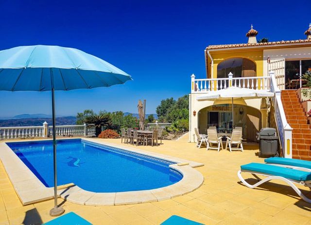4 quarto Moradia para venda em Arenas com piscina garagem - 895 000 € (Ref: 10118832)