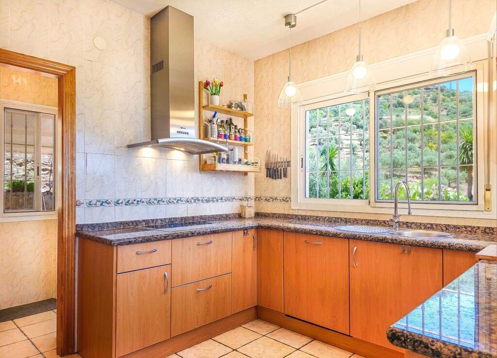 4 quarto Moradia para venda em Arenas com piscina garagem - 895 000 € (Ref: 10118832)