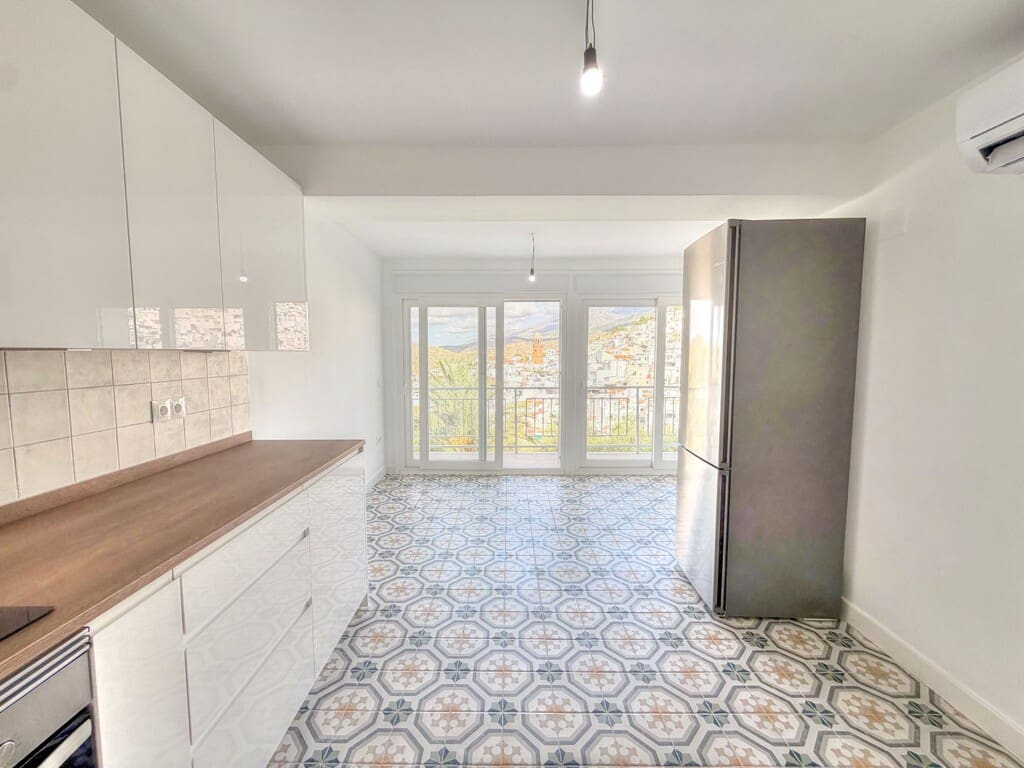 5 slaapkamer Huis te koop in Competa met garage - € 350.000 (Ref: 10148343)