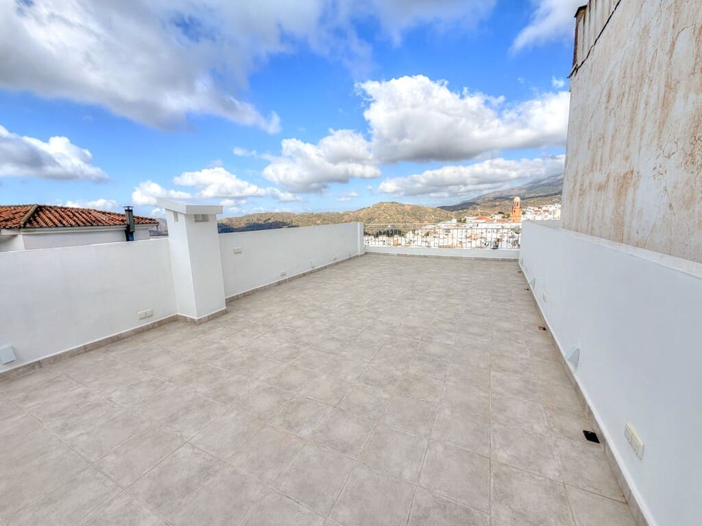5 slaapkamer Huis te koop in Competa met garage - € 350.000 (Ref: 10148343)