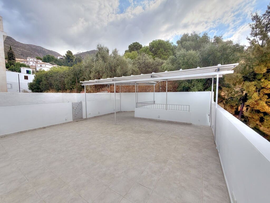 5 slaapkamer Huis te koop in Competa met garage - € 350.000 (Ref: 10148343)