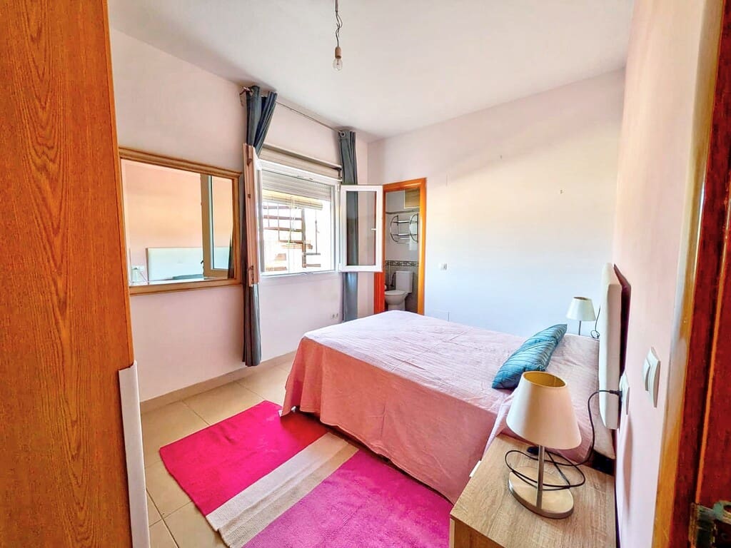 2 soveværelse Penthouse til leje i Vinuela med swimmingpool garage - € 950 (Ref: 10159109)