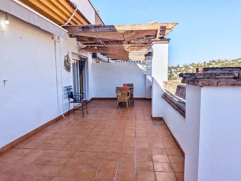 2 soveværelse Penthouse til leje i Vinuela med swimmingpool garage - € 950 (Ref: 10159109)