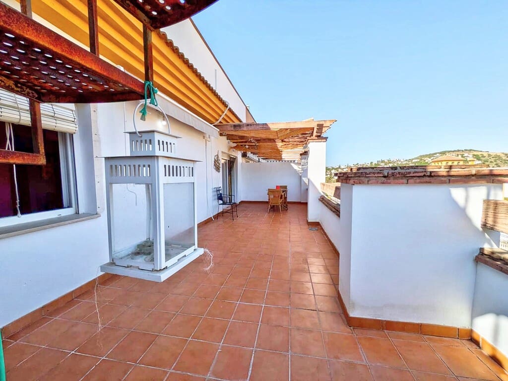 2 soveværelse Penthouse til leje i Vinuela med swimmingpool garage - € 950 (Ref: 10159109)