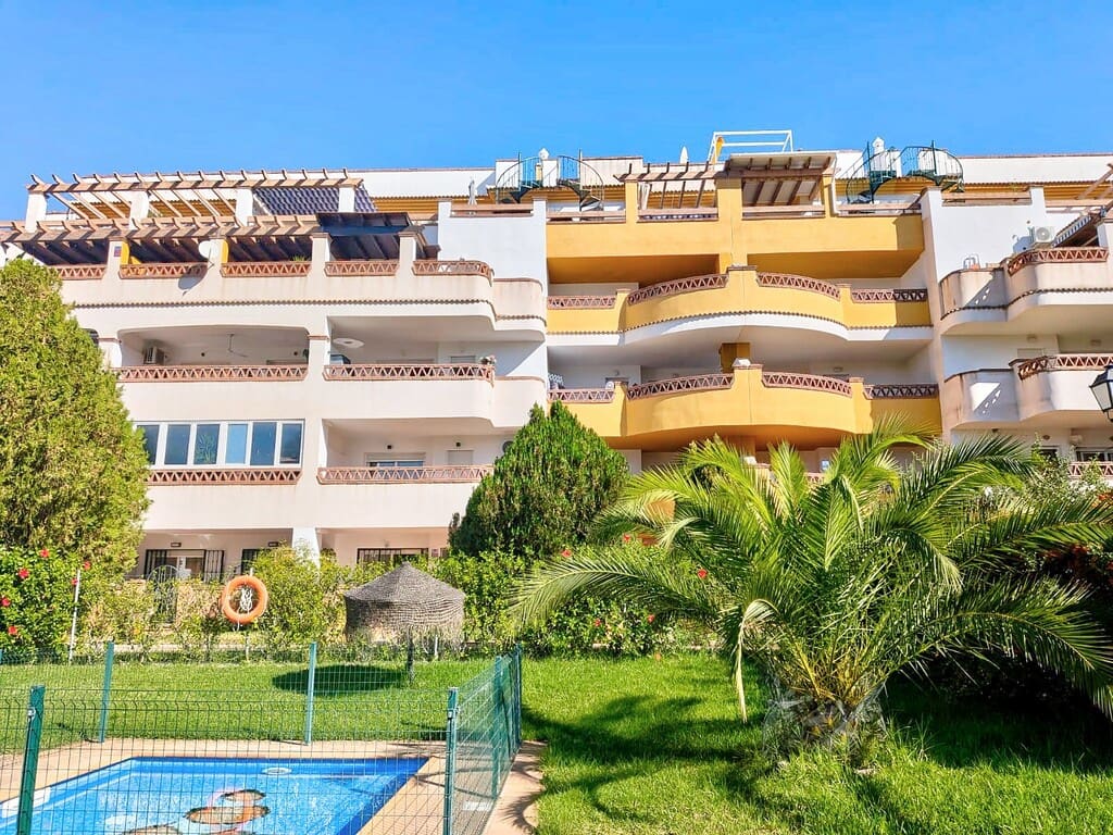 2 soveværelse Penthouse til leje i Vinuela med swimmingpool garage - € 950 (Ref: 10159109)
