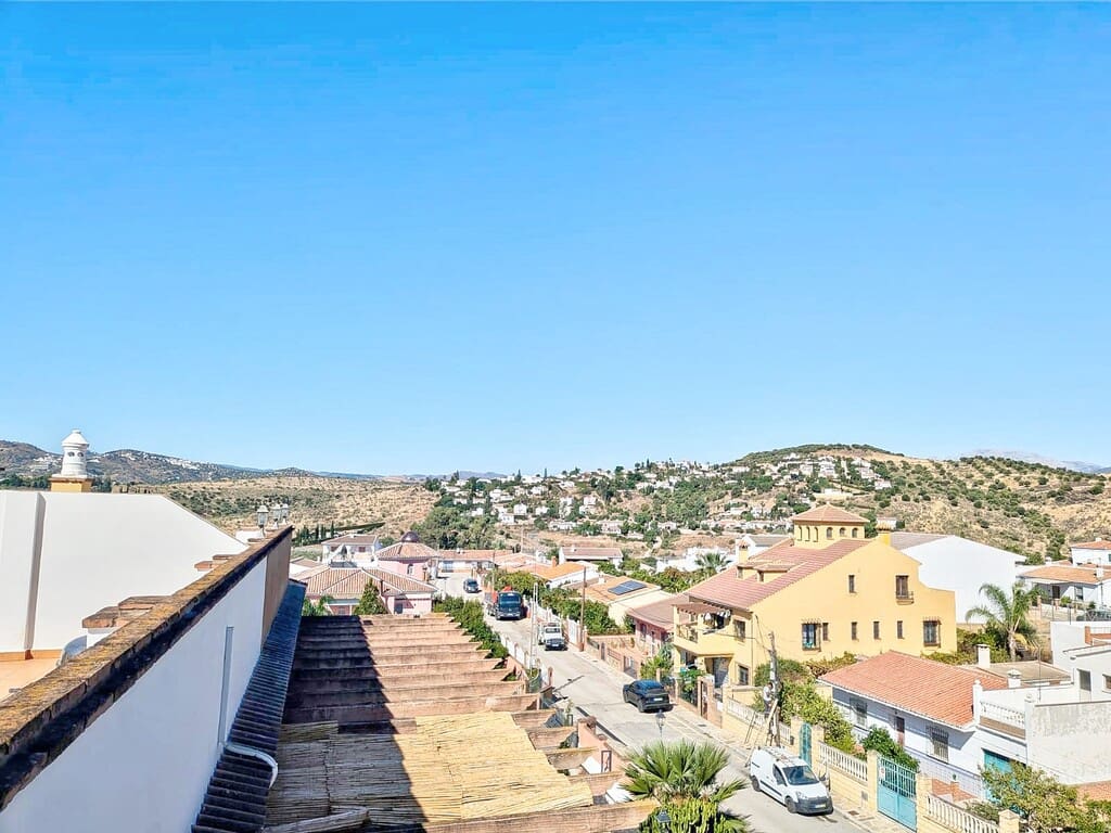 2 soveværelse Penthouse til leje i Vinuela med swimmingpool garage - € 950 (Ref: 10159109)