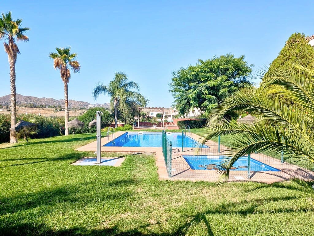 2 soveværelse Penthouse til leje i Vinuela med swimmingpool garage - € 950 (Ref: 10159109)