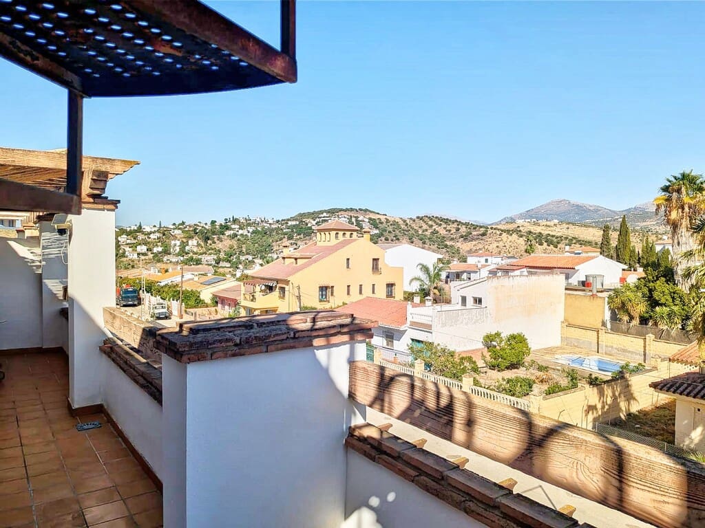 2 soveværelse Penthouse til leje i Vinuela med swimmingpool garage - € 950 (Ref: 10159109)