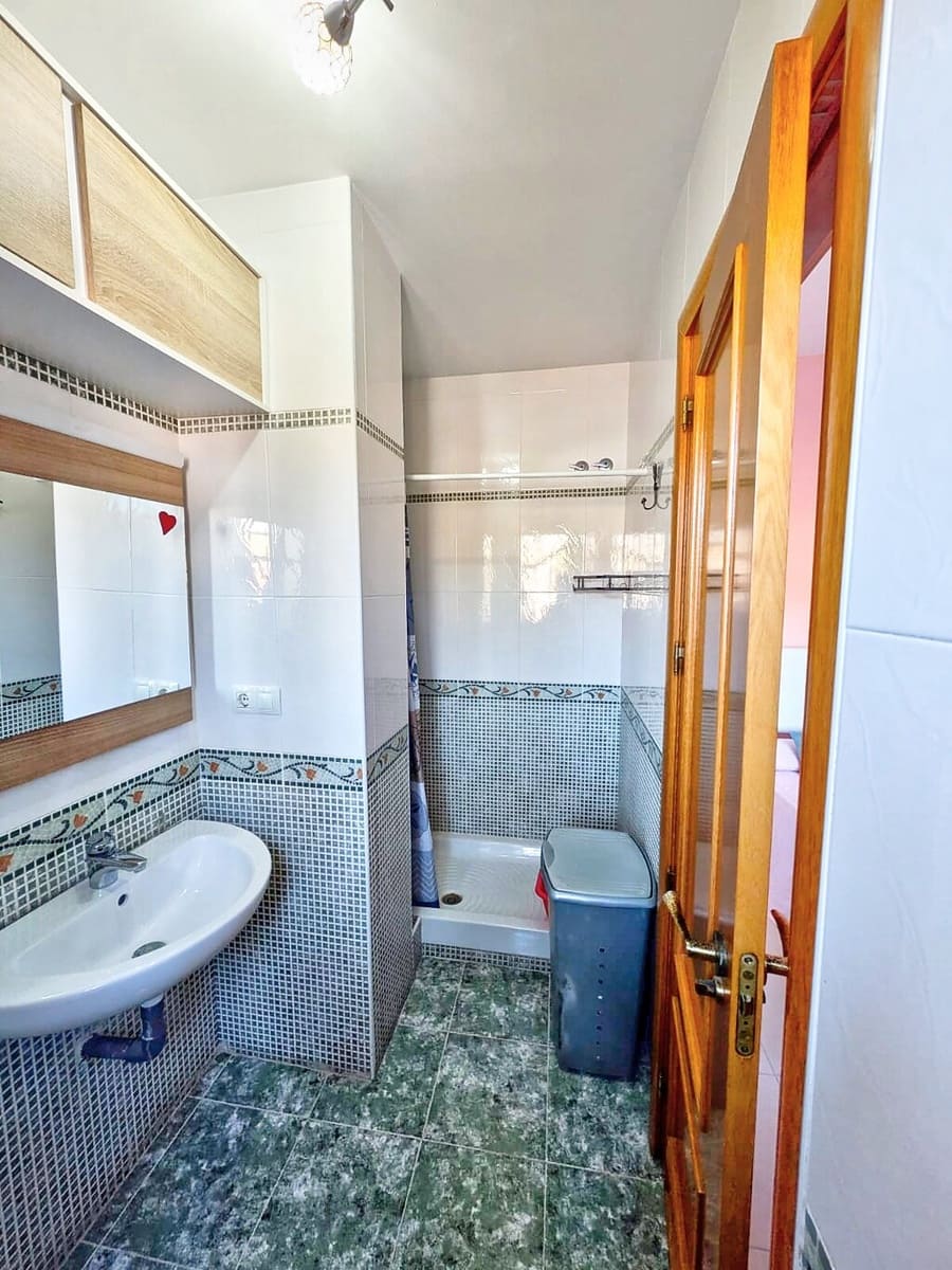 2 soveværelse Penthouse til leje i Vinuela med swimmingpool garage - € 950 (Ref: 10159109)