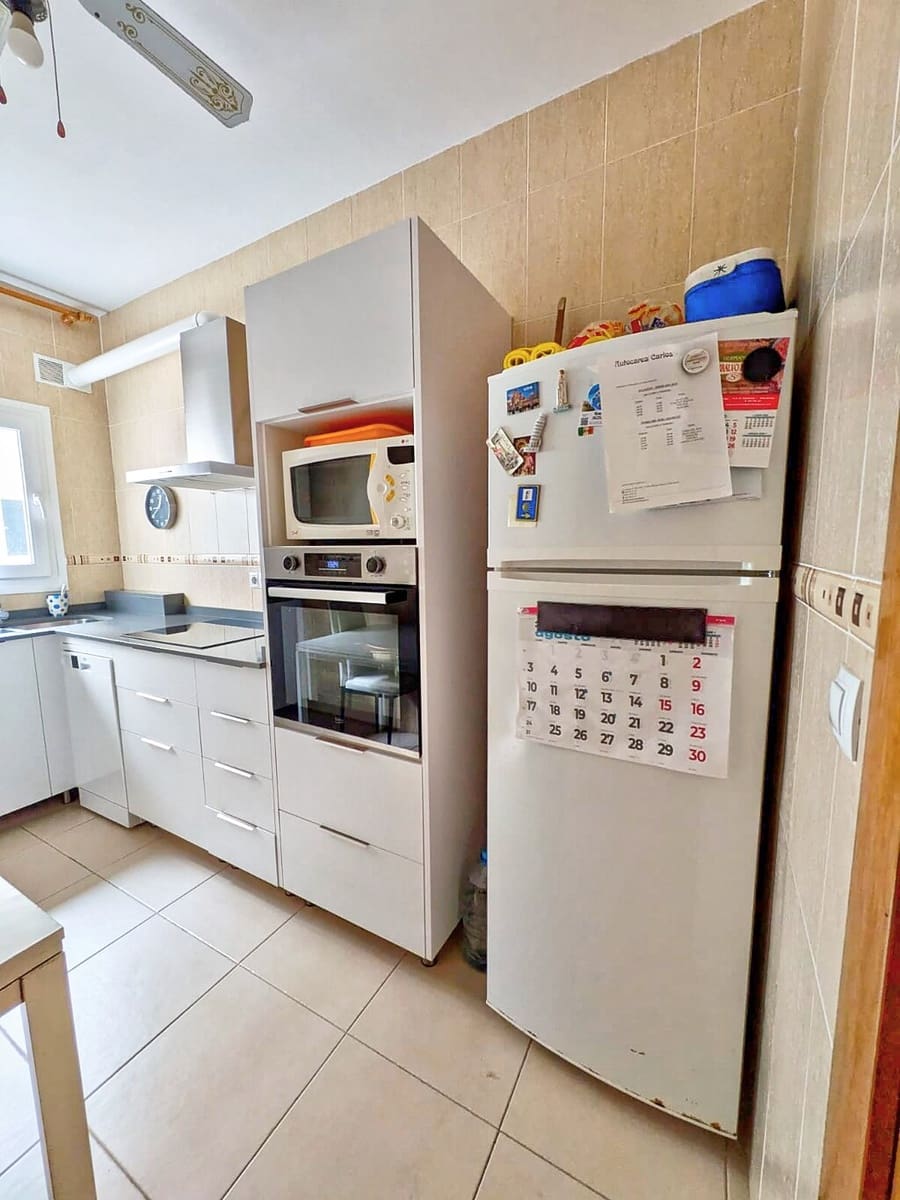 2 soveværelse Penthouse til leje i Vinuela med swimmingpool garage - € 950 (Ref: 10159109)