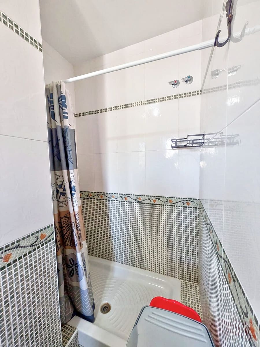 2 soveværelse Penthouse til leje i Vinuela med swimmingpool garage - € 950 (Ref: 10159109)