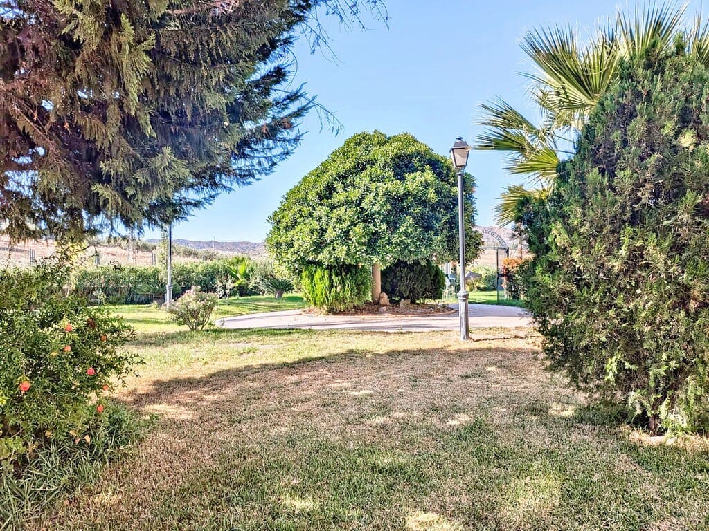2 soveværelse Penthouse til leje i Vinuela med swimmingpool garage - € 950 (Ref: 10159109)