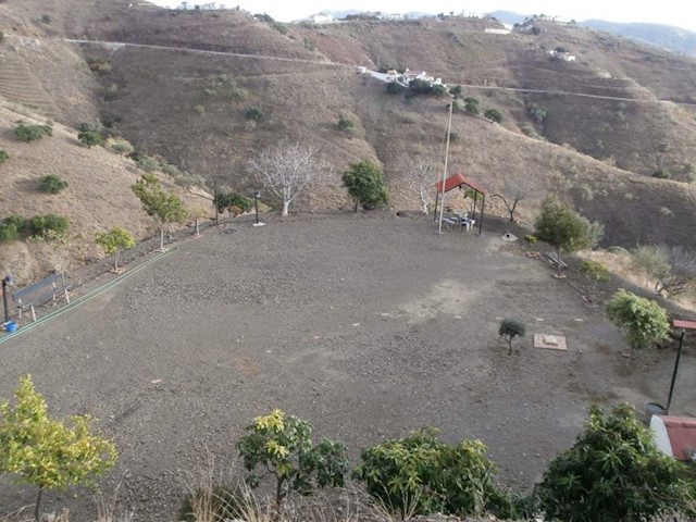 Mark till salu i Canillas de Aceituno - 470 000 € (Ref: 1968294)