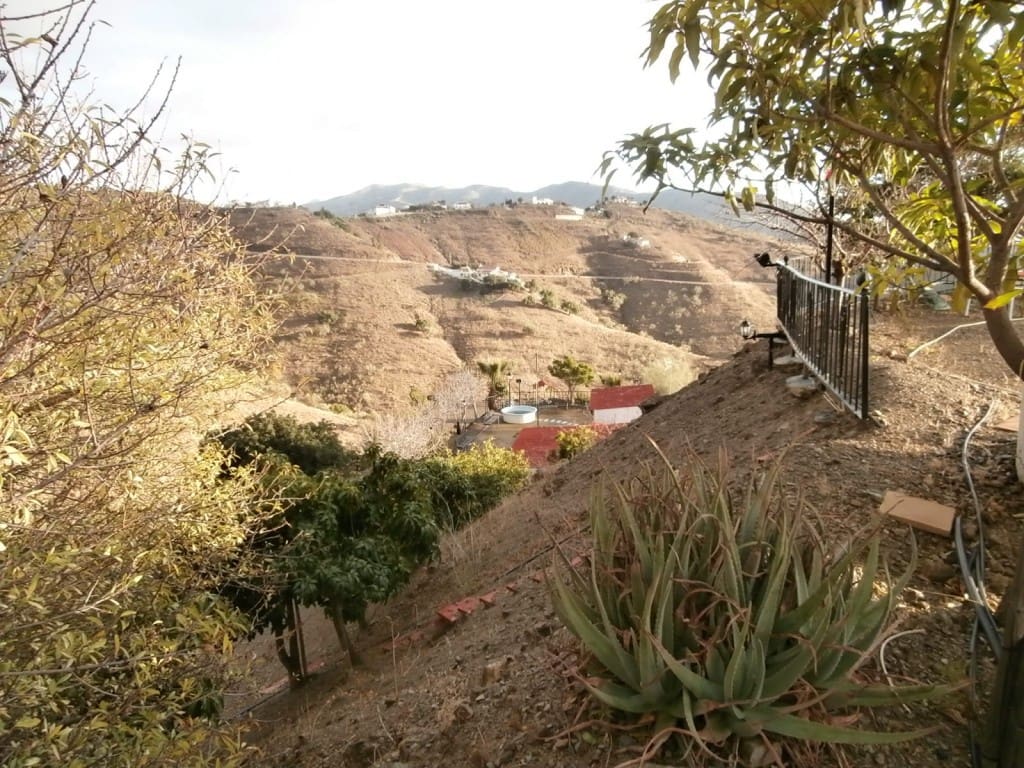 Grunde uden byggetilladelser til salg i Canillas de Aceituno - € 470.000 (Ref: 1968294)