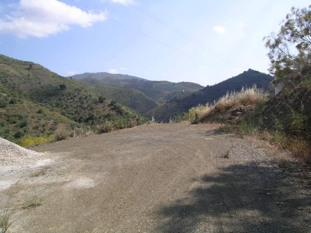 Grunde uden byggetilladelser til salg i Comares - € 25.000 (Ref: 1968384)