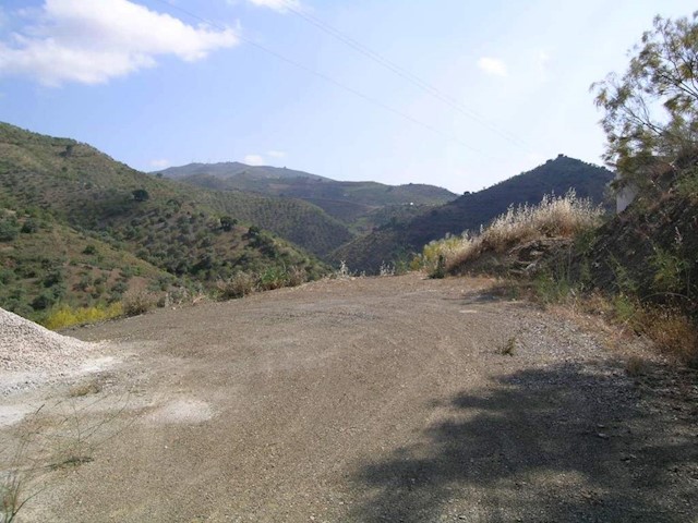 Grunde uden byggetilladelser til salg i Comares - € 25.000 (Ref: 1968384)