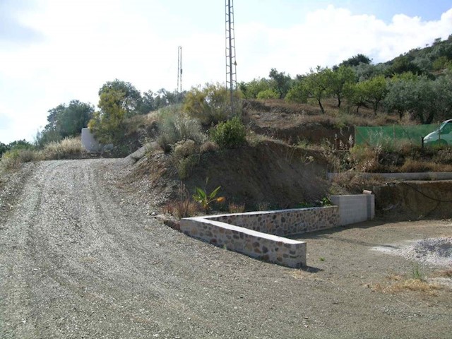 Grunde uden byggetilladelser til salg i Comares - € 25.000 (Ref: 1968384)