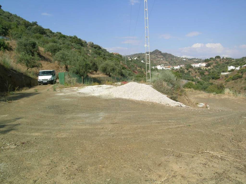 Grunde uden byggetilladelser til salg i Comares - € 25.000 (Ref: 1968384)