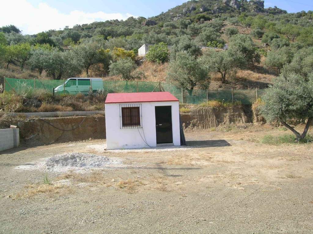 Grunde uden byggetilladelser til salg i Comares - € 25.000 (Ref: 1968384)