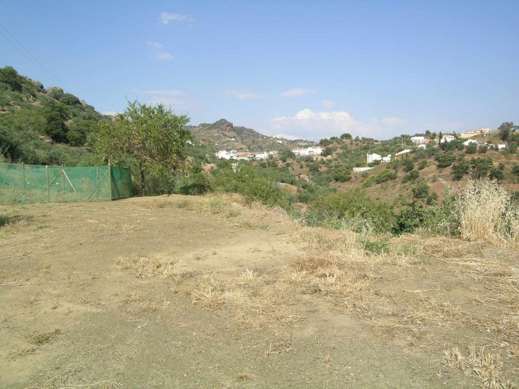 Grunde uden byggetilladelser til salg i Comares - € 25.000 (Ref: 1968384)