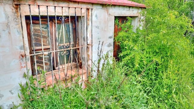 Grunde uden byggetilladelser til salg i Comares - € 25.000 (Ref: 1968384)