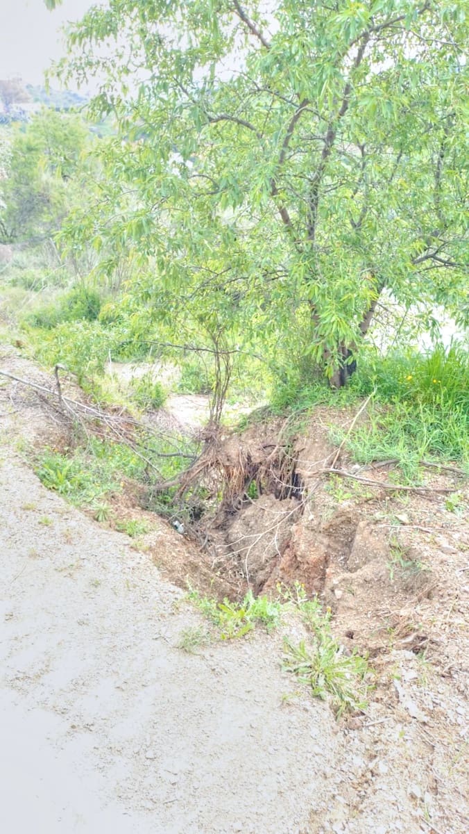 Grunde uden byggetilladelser til salg i Comares - € 25.000 (Ref: 1968384)