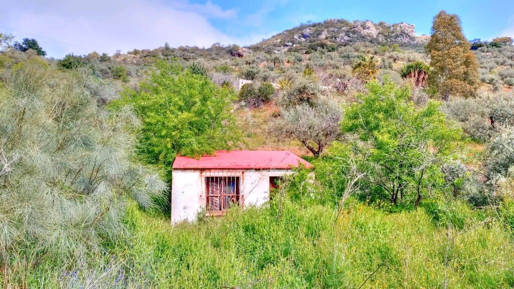 Grunde uden byggetilladelser til salg i Comares - € 25.000 (Ref: 1968384)
