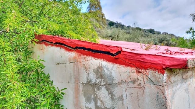Grunde uden byggetilladelser til salg i Comares - € 25.000 (Ref: 1968384)