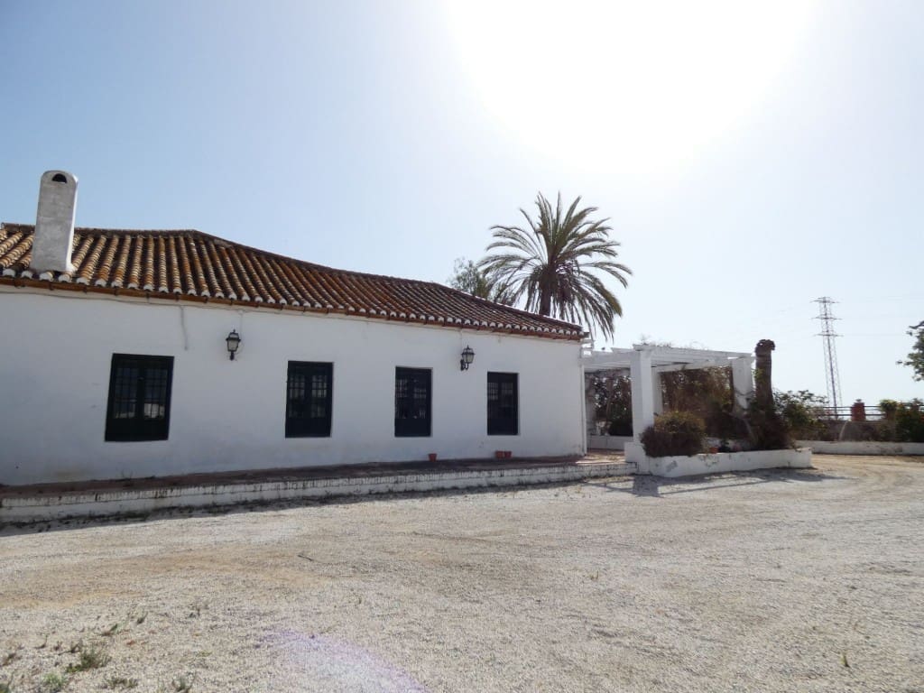 12 sovrum Finca/Hus på landet till salu i Almayate - 3 000 000 € (Ref: 3576715)