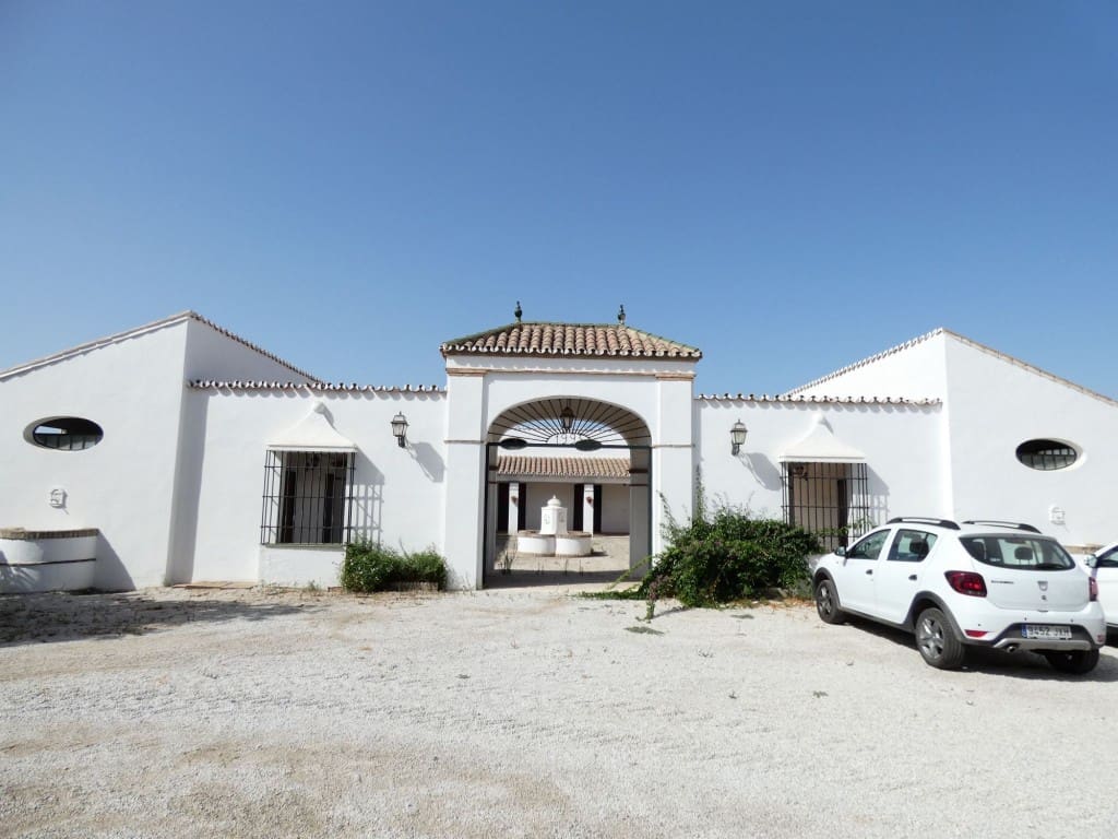 12 sovrum Finca/Hus på landet till salu i Almayate - 3 000 000 € (Ref: 3576715)