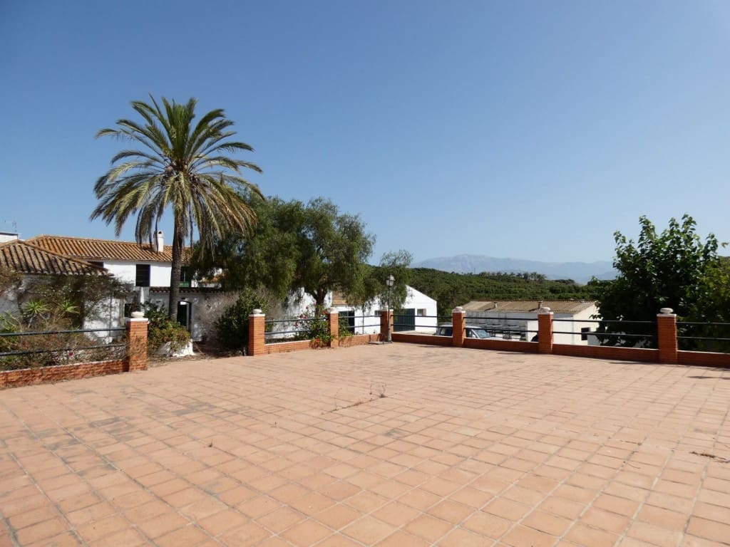 12 sovrum Finca/Hus på landet till salu i Almayate - 3 000 000 € (Ref: 3576715)