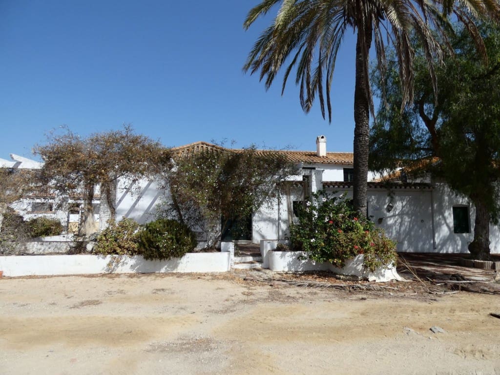 12 sovrum Finca/Hus på landet till salu i Almayate - 3 000 000 € (Ref: 3576715)