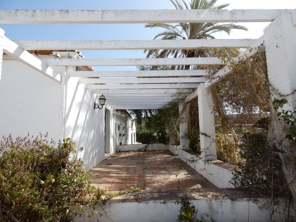 12 sovrum Finca/Hus på landet till salu i Almayate - 3 000 000 € (Ref: 3576715)