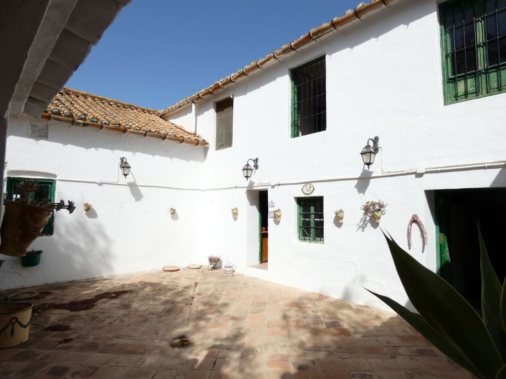 12 sovrum Finca/Hus på landet till salu i Almayate - 3 000 000 € (Ref: 3576715)