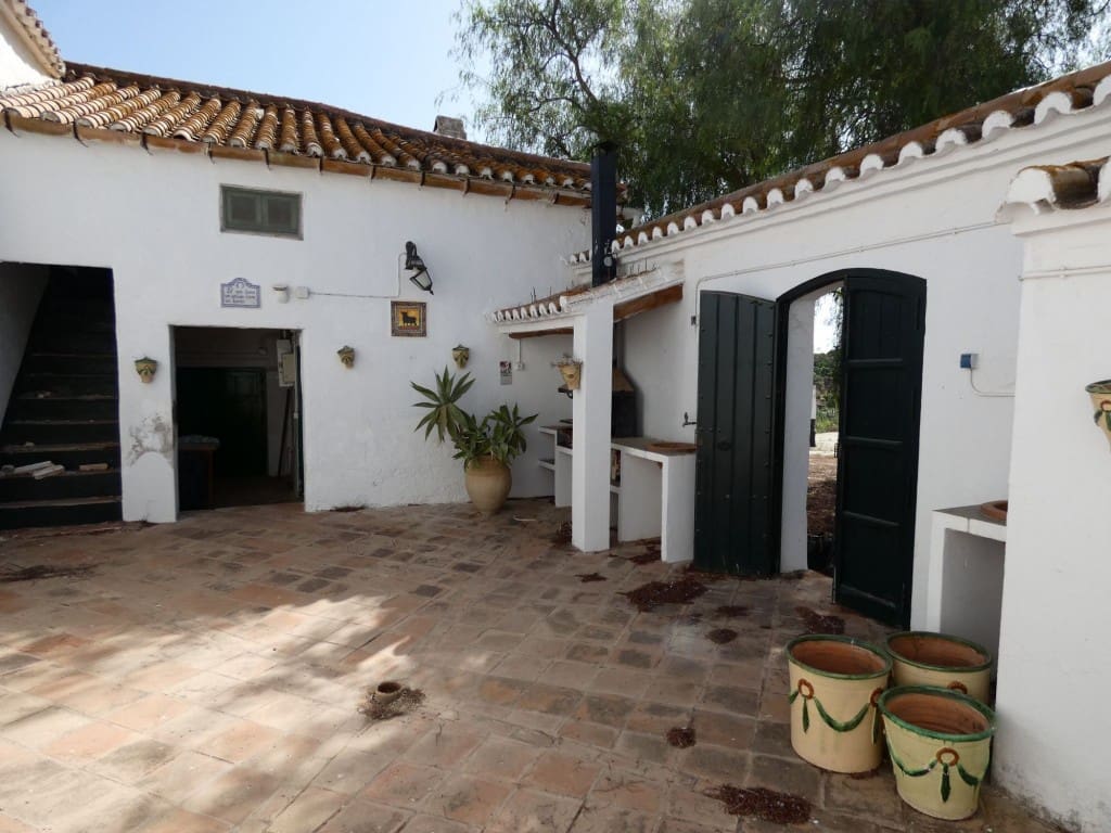 12 sovrum Finca/Hus på landet till salu i Almayate - 3 000 000 € (Ref: 3576715)