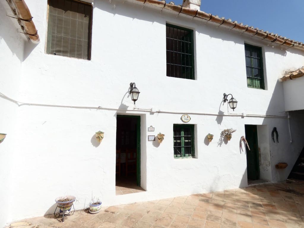 12 sovrum Finca/Hus på landet till salu i Almayate - 3 000 000 € (Ref: 3576715)