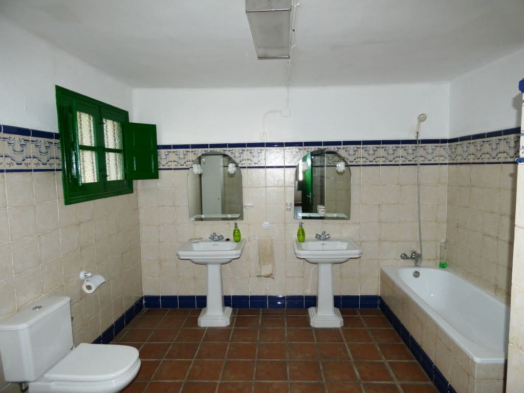 12 sovrum Finca/Hus på landet till salu i Almayate - 3 000 000 € (Ref: 3576715)