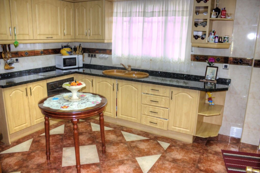 7 bedroom Townhouse for sale in Casarabonela - € 637,000 (Ref: 3577911)