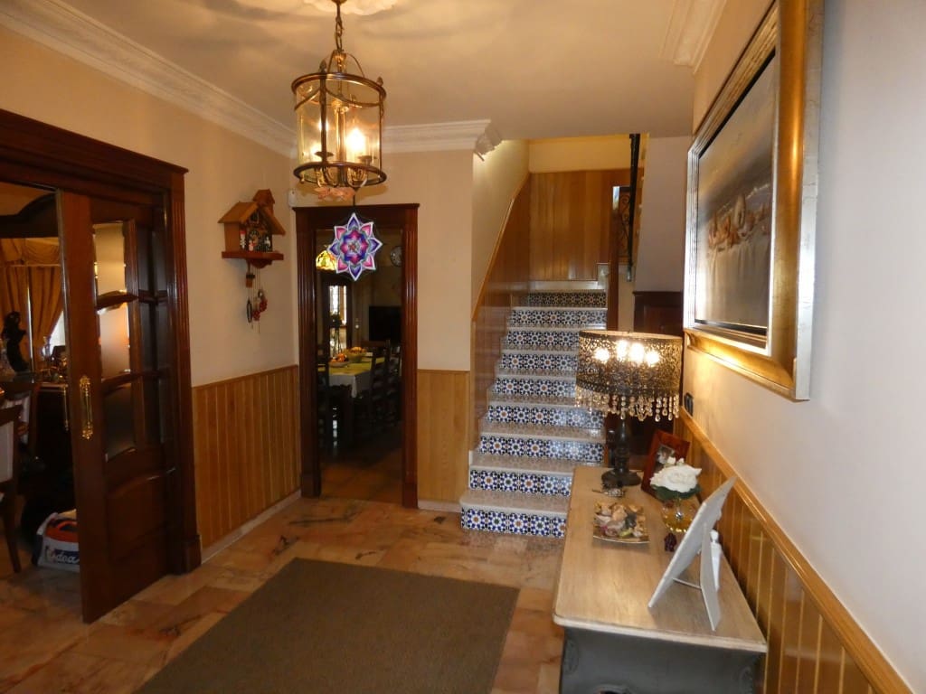 5 makuuhuone Huvila myytävänä paikassa Alhaurin de la Torre mukana uima-altaan 
autotalli - 850 000 € (Ref: 4235182)