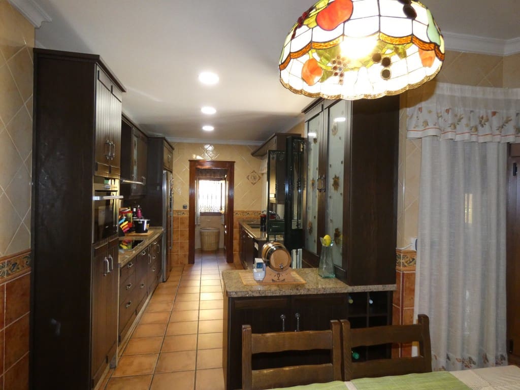 5 makuuhuone Huvila myytävänä paikassa Alhaurin de la Torre mukana uima-altaan 
autotalli - 850 000 € (Ref: 4235182)