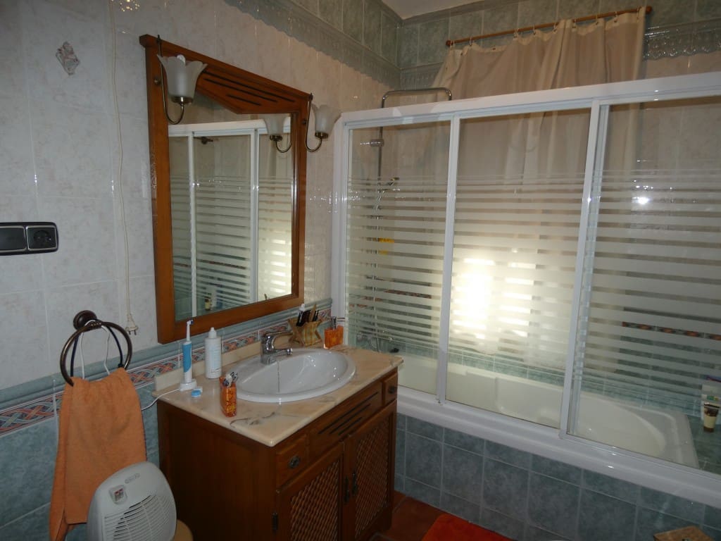 5 makuuhuone Huvila myytävänä paikassa Alhaurin de la Torre mukana uima-altaan 
autotalli - 850 000 € (Ref: 4235182)