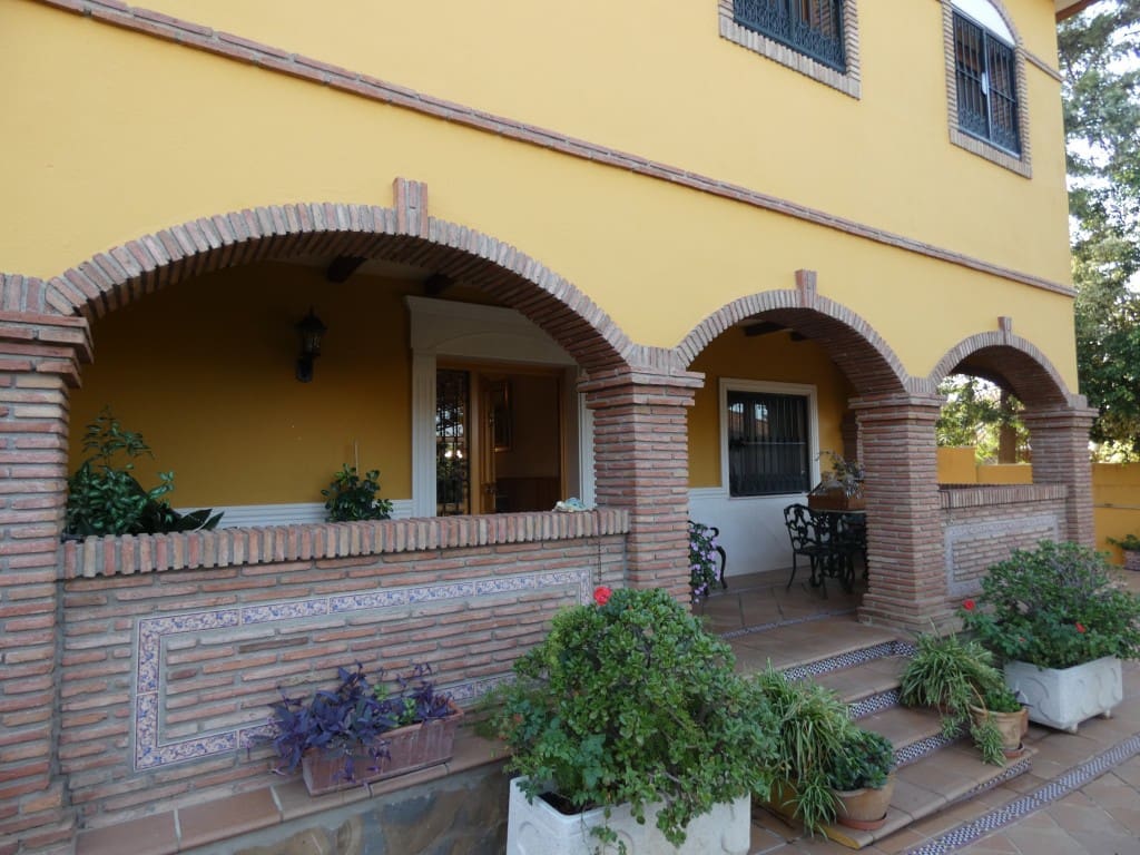 5 makuuhuone Huvila myytävänä paikassa Alhaurin de la Torre mukana uima-altaan 
autotalli - 850 000 € (Ref: 4235182)