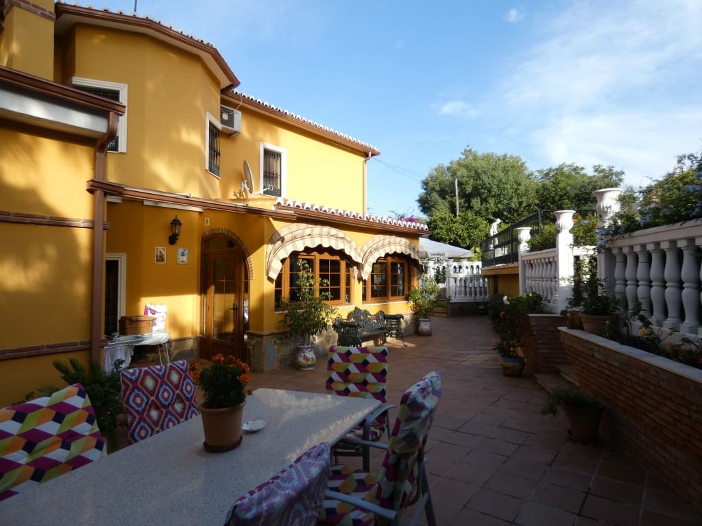 5 makuuhuone Huvila myytävänä paikassa Alhaurin de la Torre mukana uima-altaan 
autotalli - 850 000 € (Ref: 4235182)