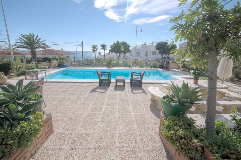 3 slaapkamer Flat te huur in Chilches met zwembad - € 1.050 (Ref: 4314395)