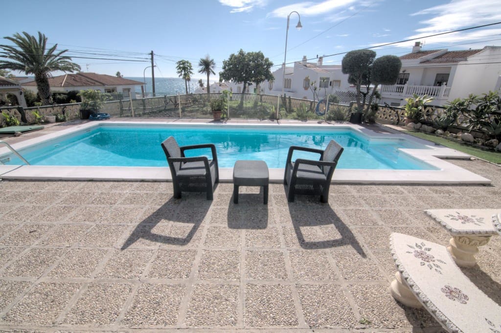 3 slaapkamer Flat te huur in Chilches met zwembad - € 1.050 (Ref: 4314395)