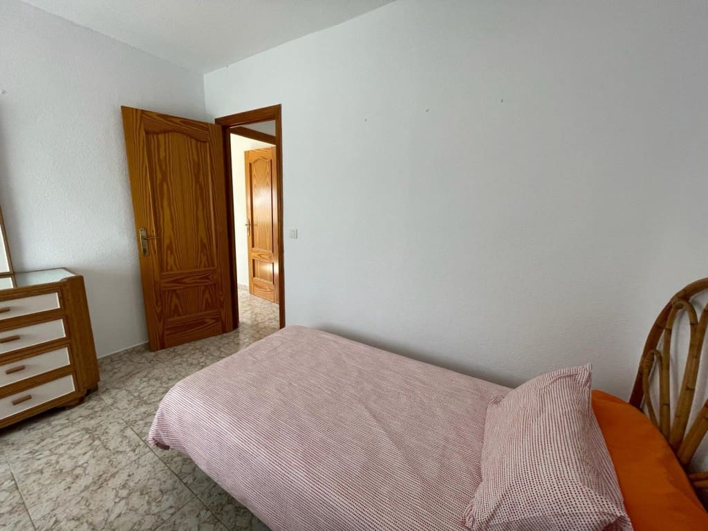 3 slaapkamer Flat te huur in Chilches met zwembad - € 1.050 (Ref: 4314395)